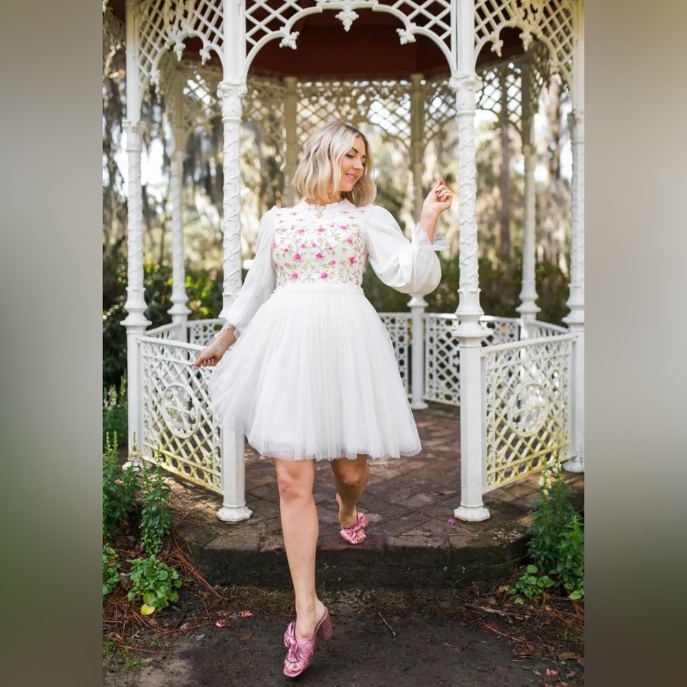 Ivy City Co. Primrose floral white lace mini dress, size S